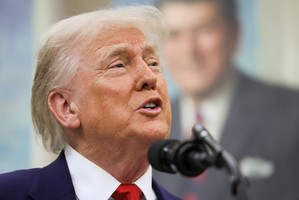 Según la orden del mandatario, "representan un riesgo muy alto para los Estados Unidos". Reuters