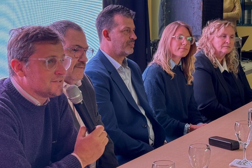 El Programa LLAVE brinda soluciones específicas a los santafesinos que alquilan vivienda o departamento, a través de dos herramientas ágiles y concretas que apuntan a aliviar los costos y facilitar los procesos vinculados a alquileres.,