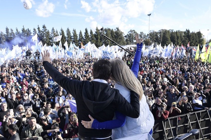 “Este modelo es dependencia y saqueo”, lanzó Kicillof desde el escenario, en un discurso cargado de definiciones.