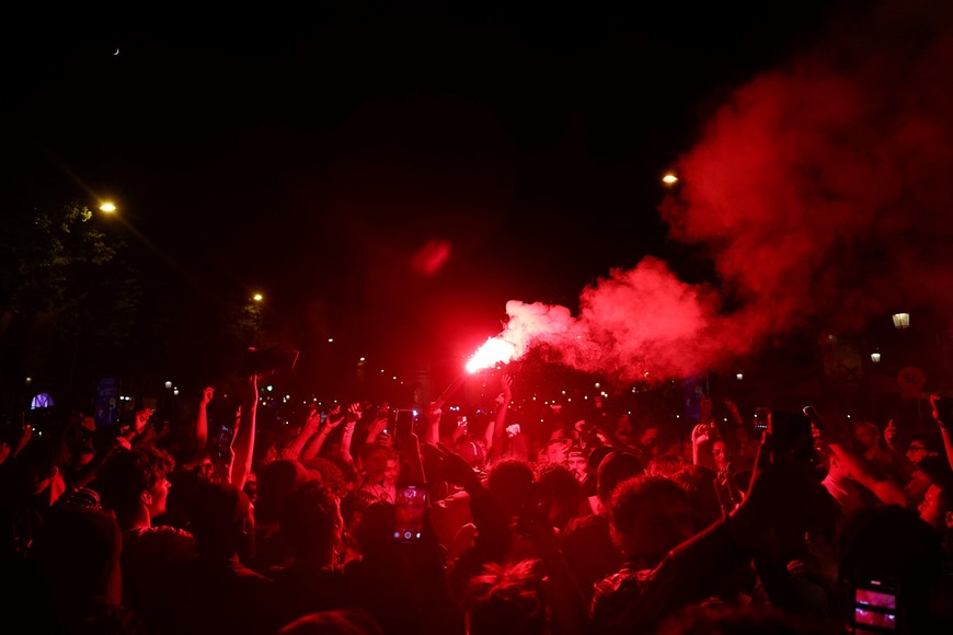 Soccer Football - Champions League - Final - Paris St Germain fans gather in Paris - Paris, France - May 31, 2025
Paris St Germain fans celebrate with flares on the Champs Elysees avenue after winning the Champions League REUTERS/Abdul Saboor
