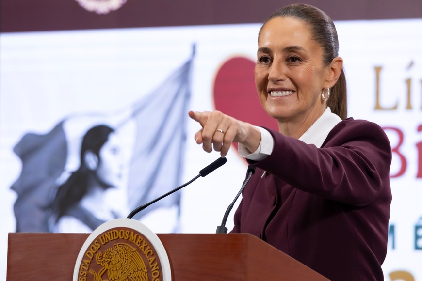 (250530) -- CIUDAD DE MEXICO, 30 mayo, 2025 (Xinhua) -- Imagen cedida por la Presidencia de México de la presidenta mexicana, Claudia Sheinbaum, reaccionando durante su conferencia de prensa matutina, en Palacio Nacional, en la Ciudad de México, capital de México, el 30 de mayo de 2025. Sheinbaum llamó el viernes a la ciudadanía a participar activamente en las elecciones del próximo domingo, en las que por primera vez se elegirá de manera directa a jueces, magistrados y ministros de la Suprema Corte de Justicia de la Nación, el máximo órgano judicial mexicano. (Xinhua/Presidencia de México) (rtg) (ra) (vf)