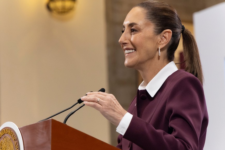 (250530) -- CIUDAD DE MEXICO, 30 mayo, 2025 (Xinhua) -- Imagen cedida por la Presidencia de México de la presidenta mexicana, Claudia Sheinbaum, sonriendo durante su conferencia de prensa matutina, en Palacio Nacional, en la Ciudad de México, capital de México, el 30 de mayo de 2025. Sheinbaum destacó el viernes que prevalece la confianza internacional en el país, al señalar en su habitual conferencia de prensa matutina que ninguna empresa ha decidido retirar sus inversiones. (Xinhua/Presidencia de México) (rtg) (ra) (vf)