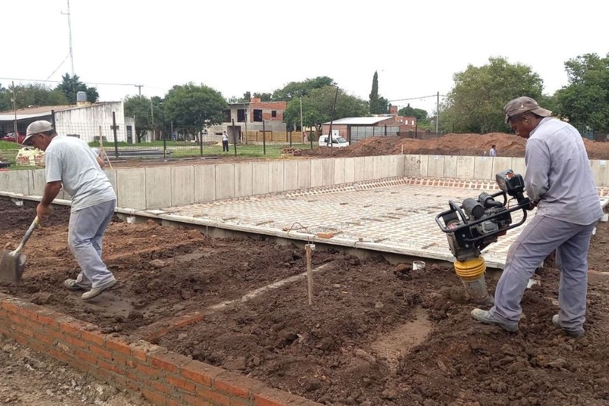 La obra avanza a buen ritmo en esta primera etapa, que incluye la construcción de la pileta y los vestuarios.
