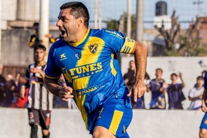 Leandro Ledesma. El aporte de dos goles para el triunfo de Guadalupe puntero e invicto. Gentileza: Diego Ayuso