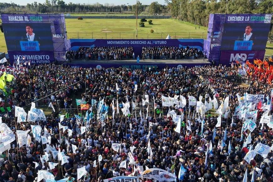 El plenario reunió a militantes, trabajadores y referentes sociales que debatieron durante toda la jornada en comisiones temáticas.