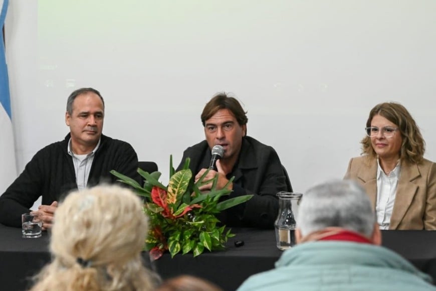 En la presentación participaron Guillermo Álvarez, Eduardo Elizalde y Alicia Arcangioli.