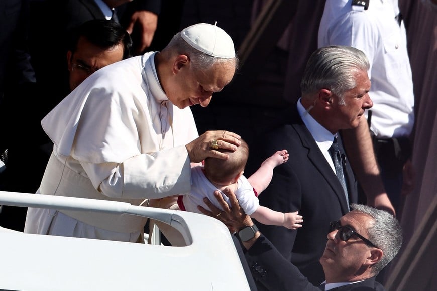 Pope Leo XIV blesses a baby on the popemobile ahead of the Mass for the Jubilee of families, children, grandparents, and the elderly in St. Peter's Square at the Vatican, June 1, 2025. REUTERS/Vincenzo Livieri