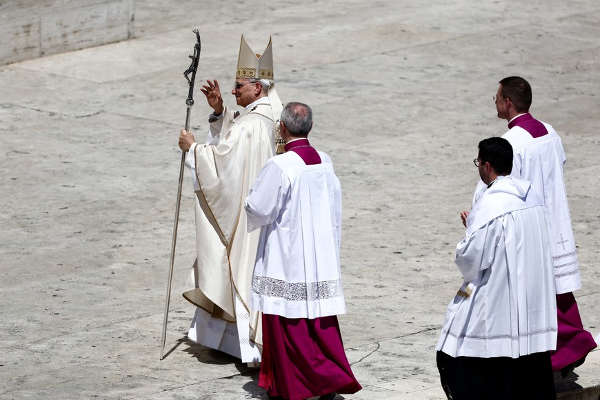 Pope Leo XIV walks on the day he leads the Regina Caeli prayer in St. Peter's Square at the Vatican, June 1, 2025. REUTERS/Vincenzo Livieri