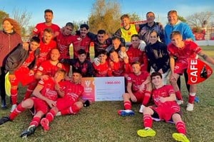 Ferro celebra su pase a la tercera fase de la Copa Santa Fe.Foto:IG CAFE