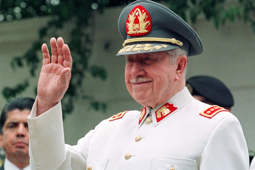 Augusto Pinochet en una imagen de archivo de Reuters.
