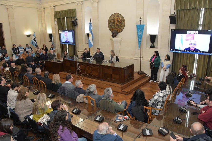 La actividad se desarrolló en la Sala del Consejo Superior de la UNL. Crédito: Guillermo Di Salvatore