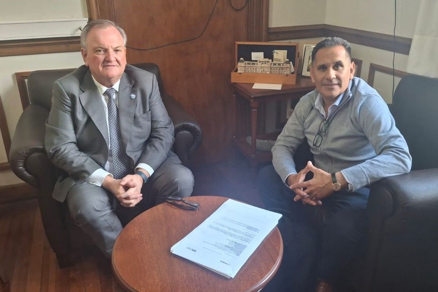 “La deferencia de nuestro senador, que siempre está atento a las necesidades de todas las comunidades del departamento y preocupándose por darnos una mano”. En tal sentido, detalló que hoy abordamos muchos temas y nos dio buenas noticias”.