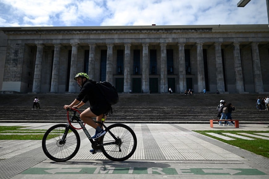 People are seen in front of an empty faculty during a university strike following the ratification of the Argentine President Milei's veto of university funding law, in Buenos Aires, Argentina, October 10, 2024. REUTERS/Pedro Lazaro Fernandez