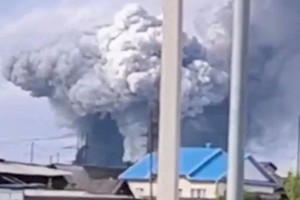 Uno de los blancos de la "Operación Telaraña": en la región rusa de Irkutsk se podían ver a lo lejos columnas de humo que se elevaban desde una base militar. Igor Kobzev/Reuters/DW