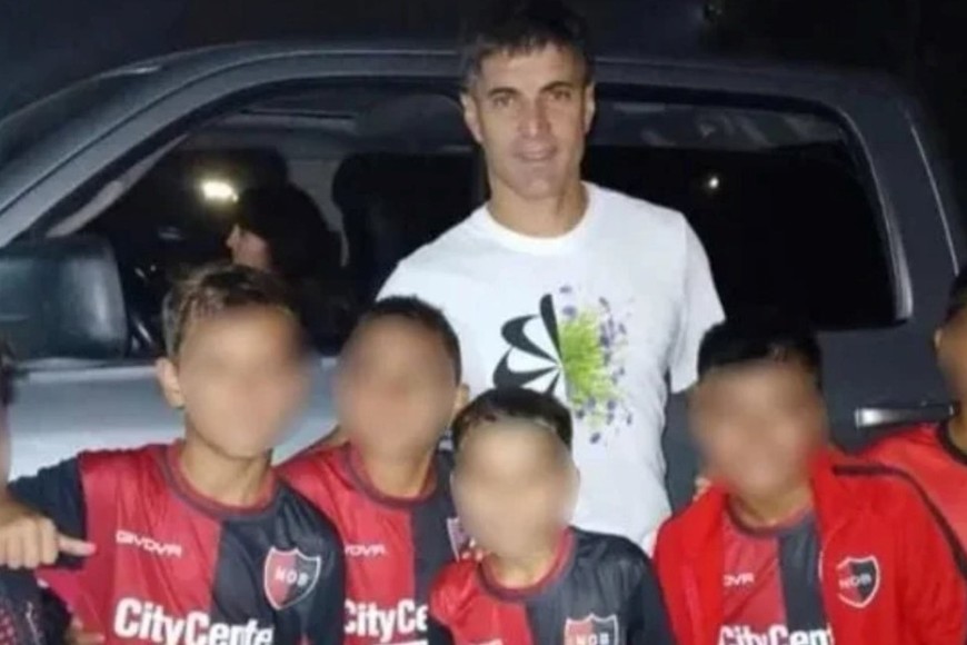 ¿Rivalidad o exageración?: sancionaron a seis chicos de Newell’s por una foto con Malcorra