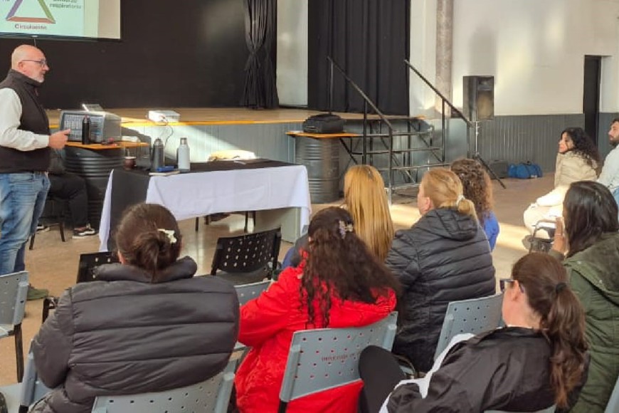 se realizó una jornada práctica destinada a fortalecer las capacidades del personal en situaciones de emergencia pediátrica.