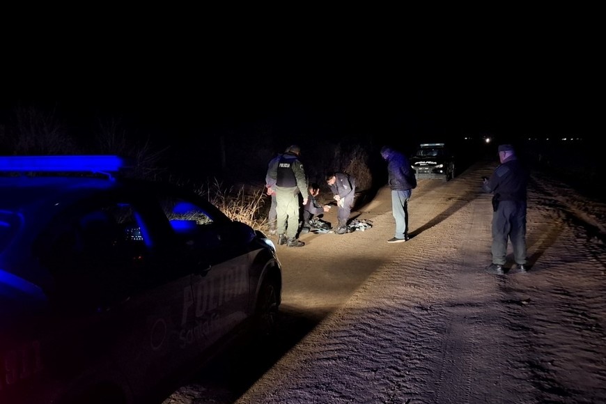 Personal policial trabajó hasta avanzada la noche con los elementos secuestrados.