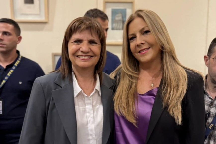 La ministra de Seguridad Patricia Bullrich y la candidata a concejal de Santa Fe, Ana Cantiani.