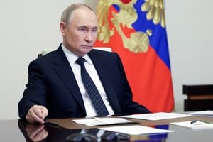 Putin presidió una reunión con miembros del gobierno a través de un enlace de video en la residencia estatal Novo-Ogaryovo en las afueras de Moscú, Rusia. Foto: REUTERS.