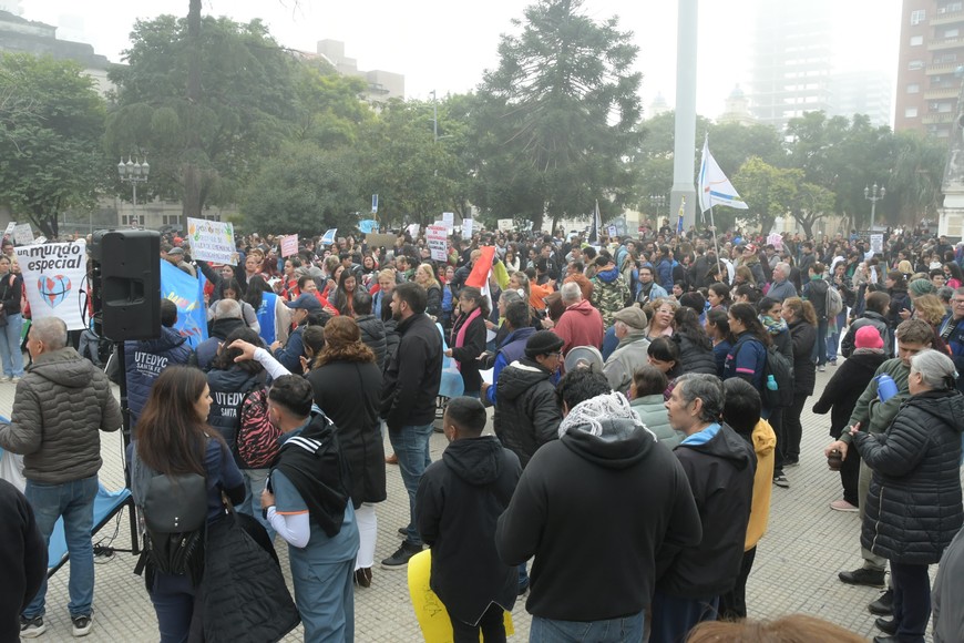 Movilización en Plaza de mayo emergencia en discapacidad