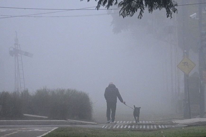 La niebla cubrió gran parte de la provincia de Santa Fe, complicando la transitabilidad en sus calles y rutas, limitando la actividad de la mañana de este miércoles