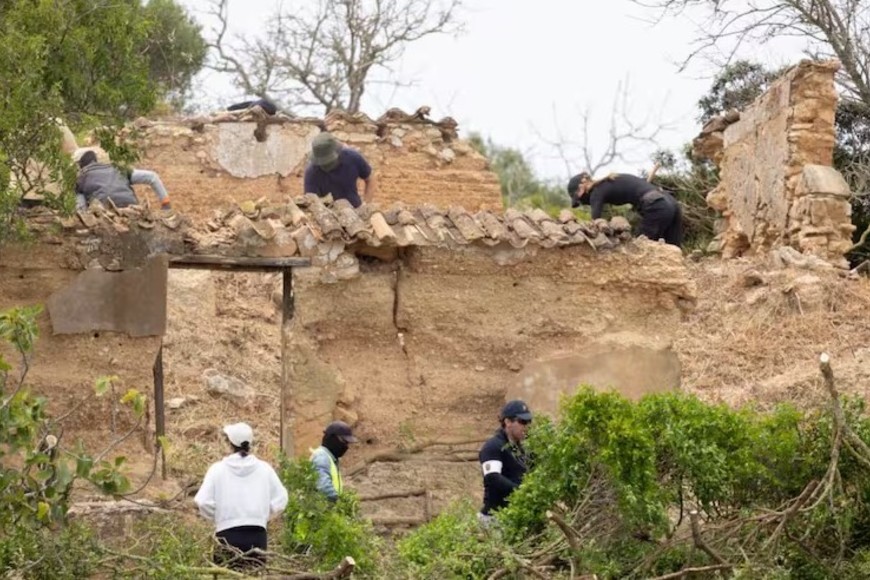 Las autoridades se encuentran realizando una exhaustiva búsqueda para encontrar pistas del caso.