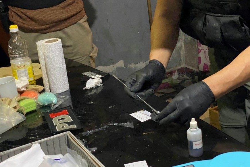 Agentes de la PDI trabajaron en distintos domicilios simultáneamente.