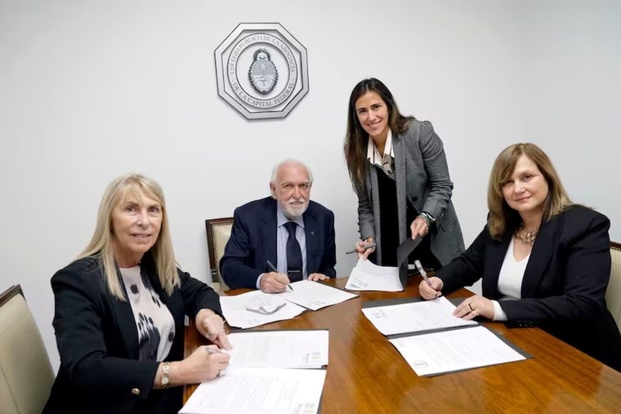 Ricardo Gil Lavedra, María Margarita Tschieder, Rosalía Silvestra y Jimena de la Torre.