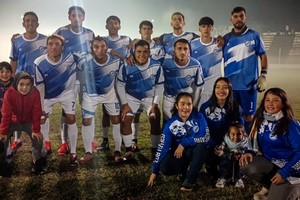 Niebla cerrada y empate abierto: insólito partido de fútbol en Concordia