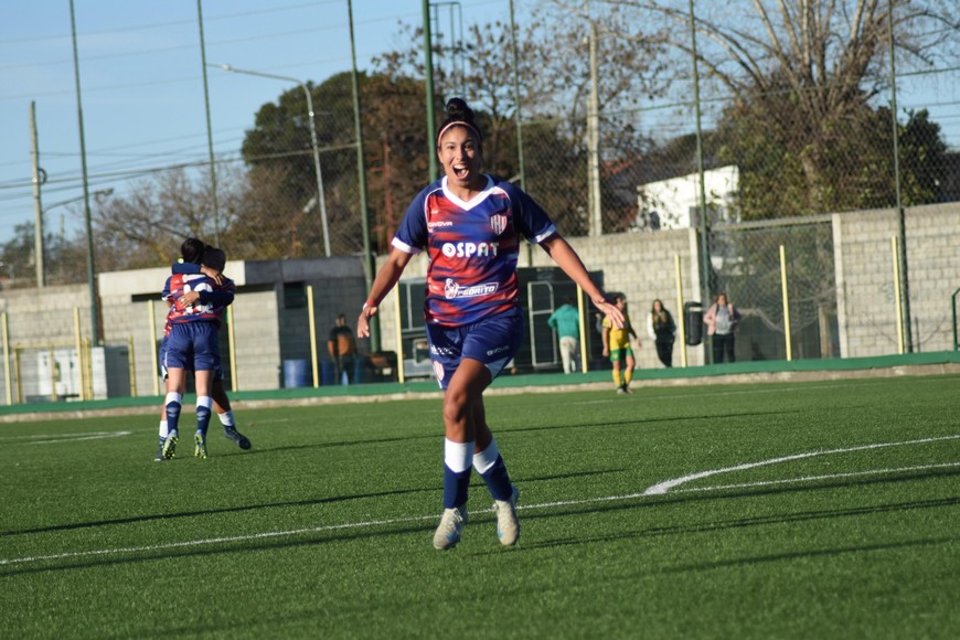 B- Unión, el vigente campeón. Con todo el plantel a disposición, el rojo y blanco va en busca de un triunfo.