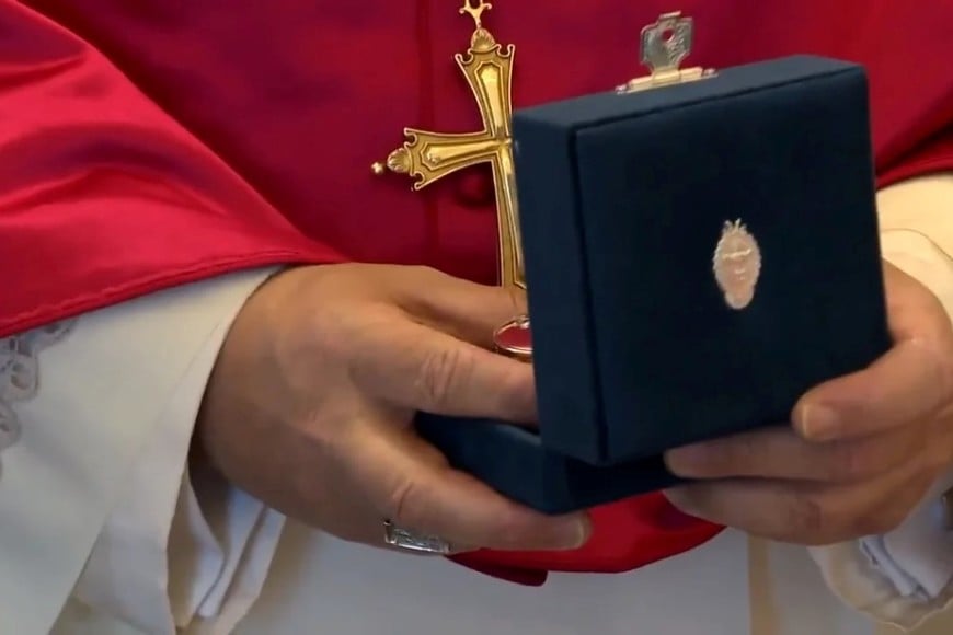 Intercambio de presentes entre líderes.