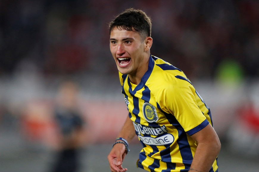 Soccer Football - Primera Division - River Plate v Rosario Central - Monumental Antonio Vespucio Liberti, Buenos Aires, Argentina - October 16, 2022
Rosario Central's Alejo Veliz celebrates scoring their second goal REUTERS/Agustin Marcarian
