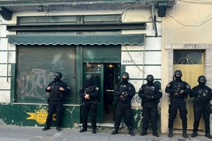 Personal de Infantería aseguró el lugar mientras duró el allanamiento.