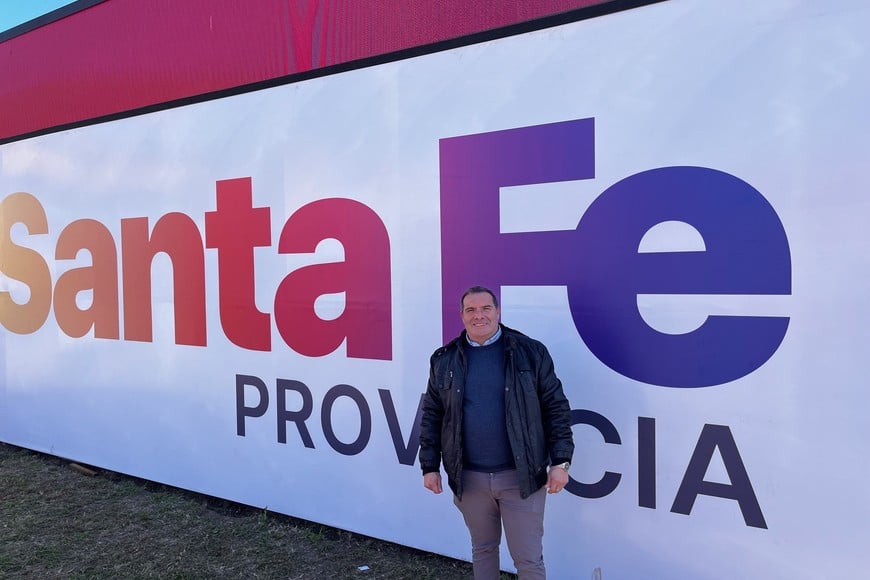 Mauricio Telmo, Director de la Escuela N° 299, durante la visita aAgroactiva