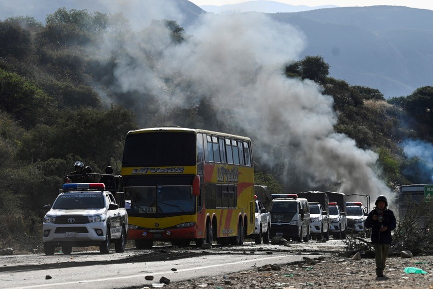 Police officers work to remove a highway blockade set by supporters of former Bolivian President Evo Morales, in Parotani, Bolivia June 11, 2025. REUTERS/Claudia Morales