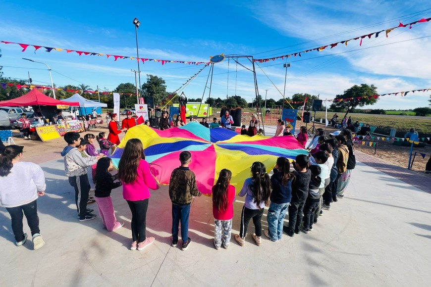 La Comuna de Santa Rosa de Calchines inauguró un nuevo playón multipropósito