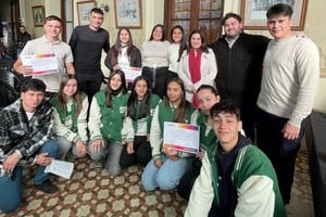 La intendente Ana Maribel González acompañó a jóvenes Sanjavierinos en la entrega de aportes del programa Eureka