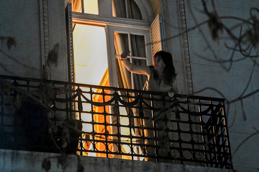 Former President Cristina Fernandez de Kirchner waves to supporters from the balcony of her home after Argentina's Supreme Court upheld her guilty verdict for defrauding the state, in Buenos Aires, Argentina, June 10, 2025.  REUTERS/Pedro Lazaro Fernandez