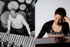 Julián Macedo, percusionista santafesino formado en Francia. Laura Brunetti, pianista y docente rosarina.