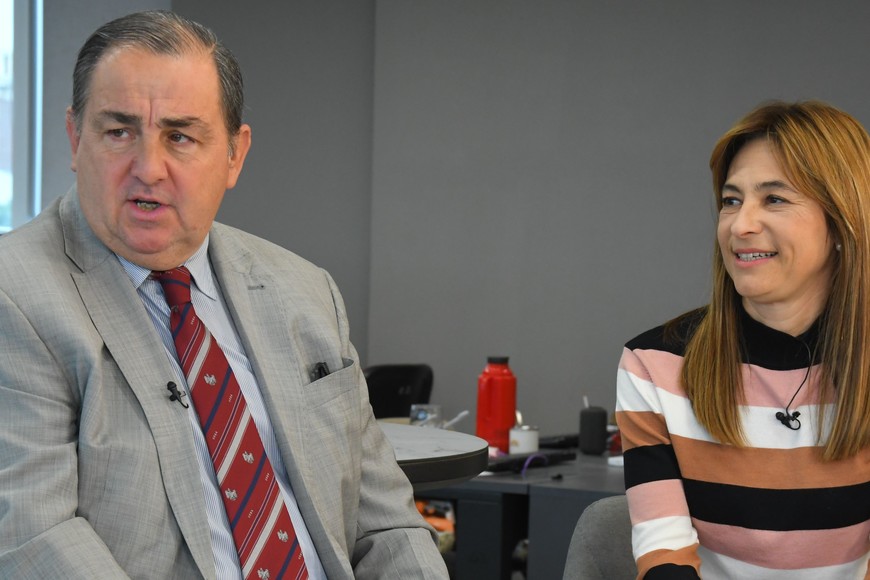 Luengo recorre a diario los barrios y le pasa el reporte de problemas al intendente. Foto: Luis Cetraro