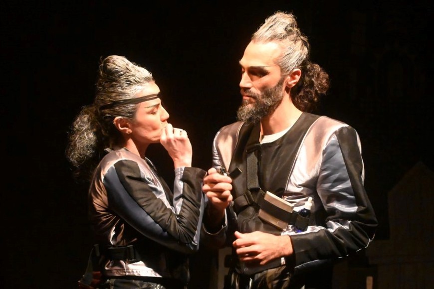 Comedia UNL, 21ª obra, “Ha, cuando se corre la bruma”: Ana Municoy y Diego López.