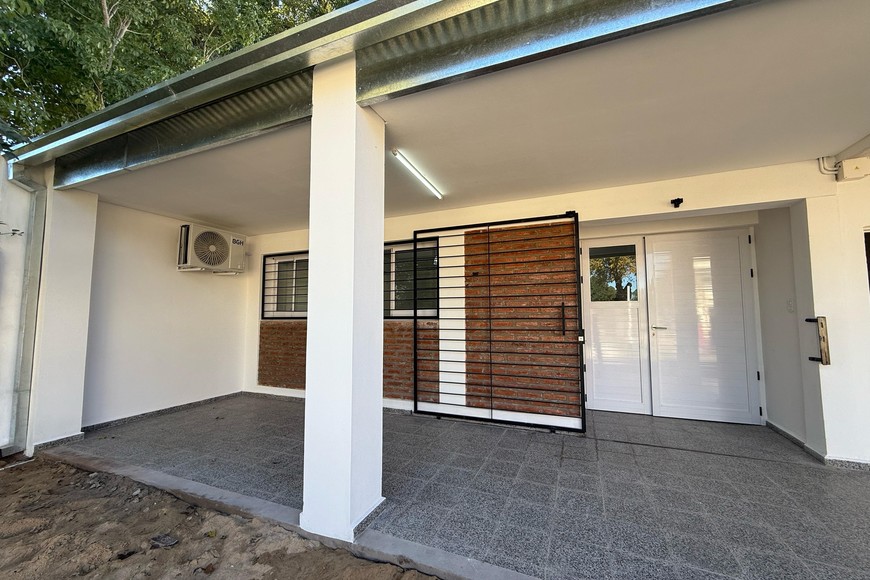 La intendente Maribel González y el senador Oscar Dolzani visitaron el establecimiento educativo