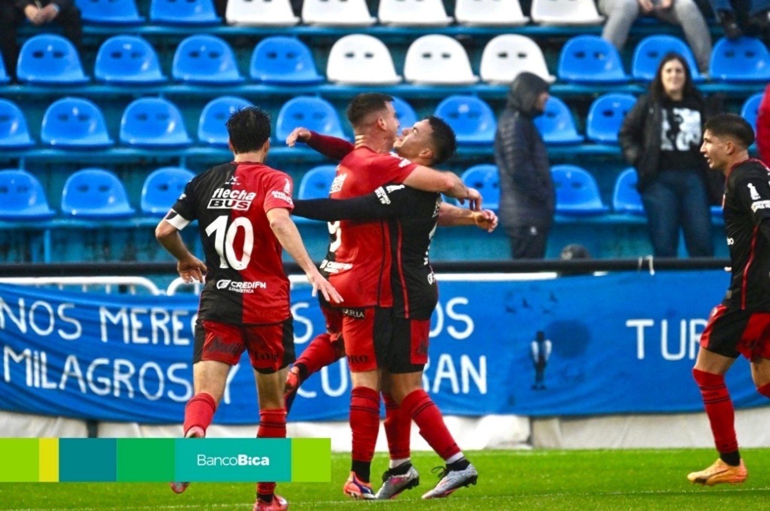 Viento y lluvia en el estadio Beranger.