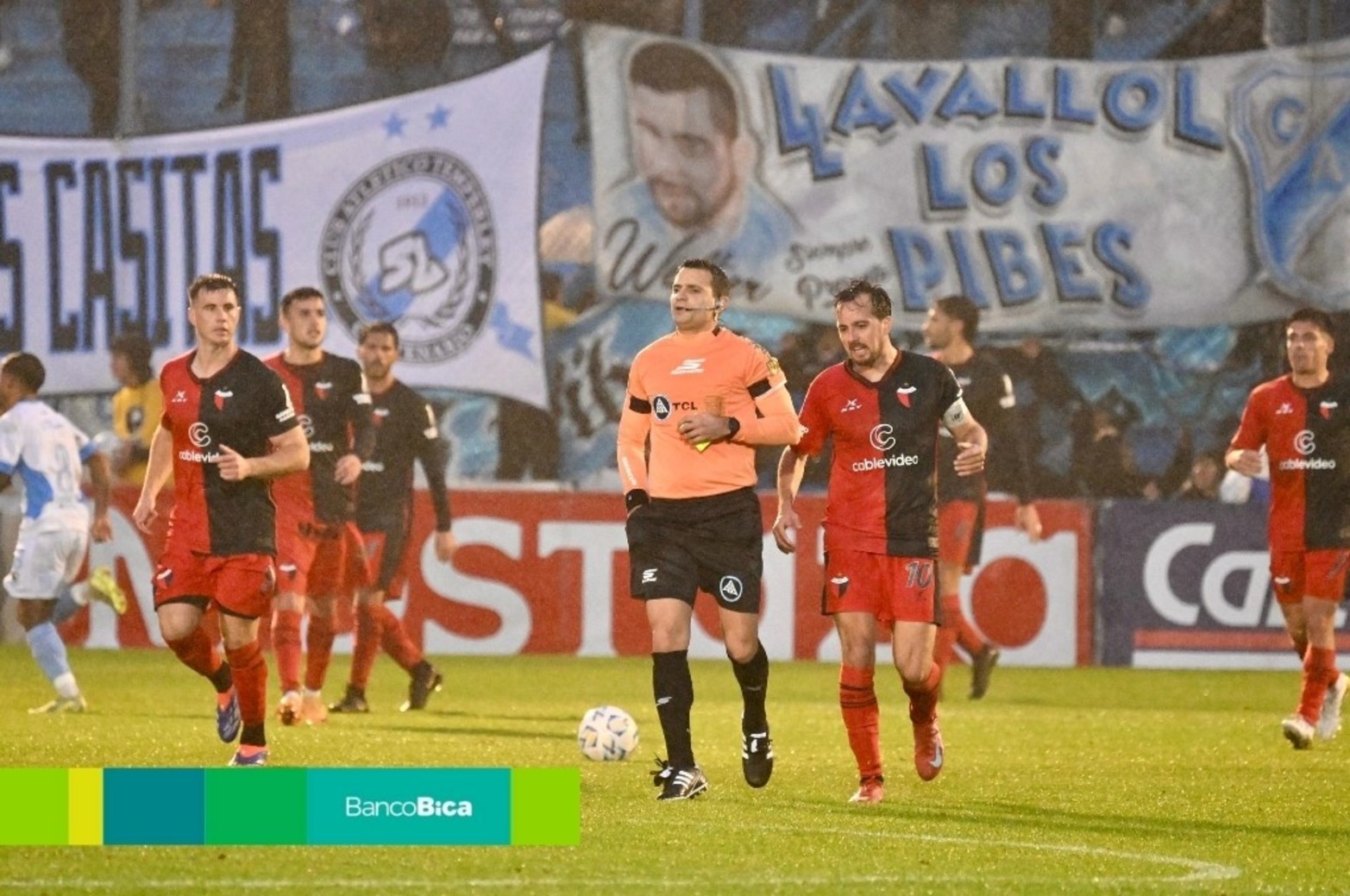 Viento y lluvia en el estadio Beranger.