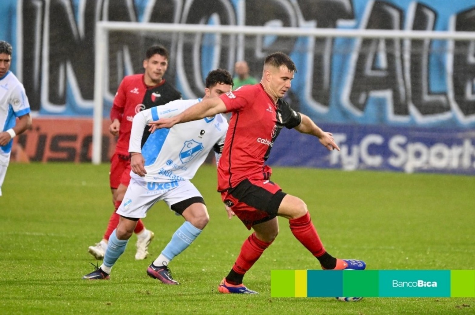 Viento y lluvia en el estadio Beranger.