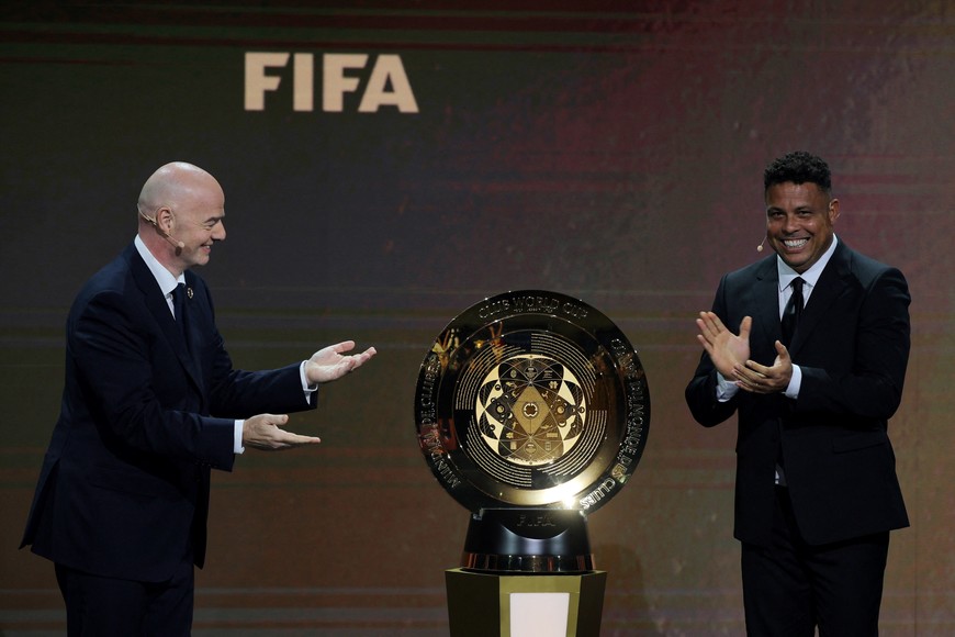 Soccer Football - Club World Cup - Draw - Miami, Florida, United States - December 5, 2024
FIFA president Gianni Infantino and Ronaldo unveil the trophy before the draw REUTERS/Brian Snyder