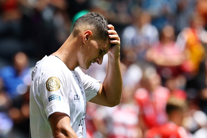 Soccer Football - Club World Cup - Group C - Bayern Munich v Auckland City - TQL Stadium, Cincinnati, Ohio, U.S. - June 15, 2025
Auckland City's Adam Mitchell looks dejected REUTERS/Kai Pfaffenbach
