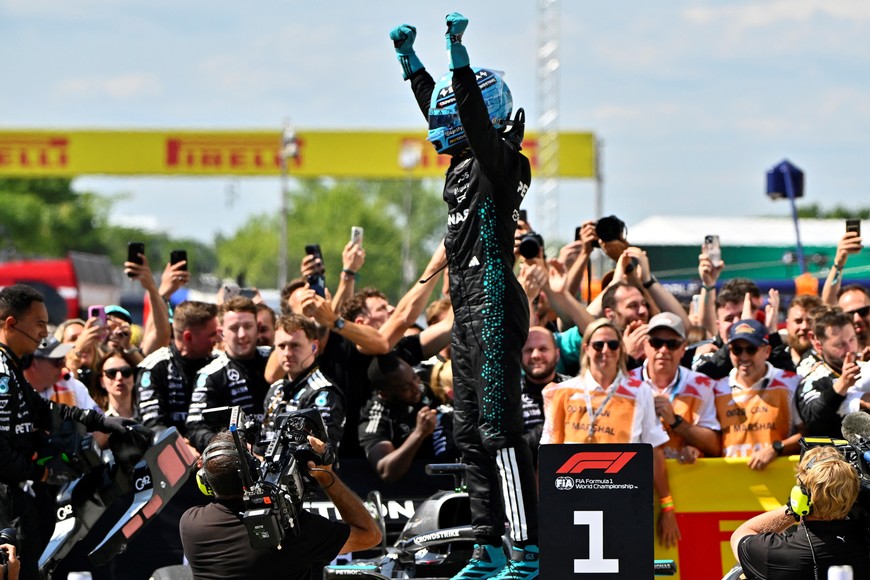 Formula One F1 - Canadian Grand Prix - Circuit Gilles Villeneuve, Montreal, Quebec, Canada - June 15, 2025
Mercedes' George Russell celebrates winning the Canadian Grand Prix REUTERS/Jennifer Gauthier