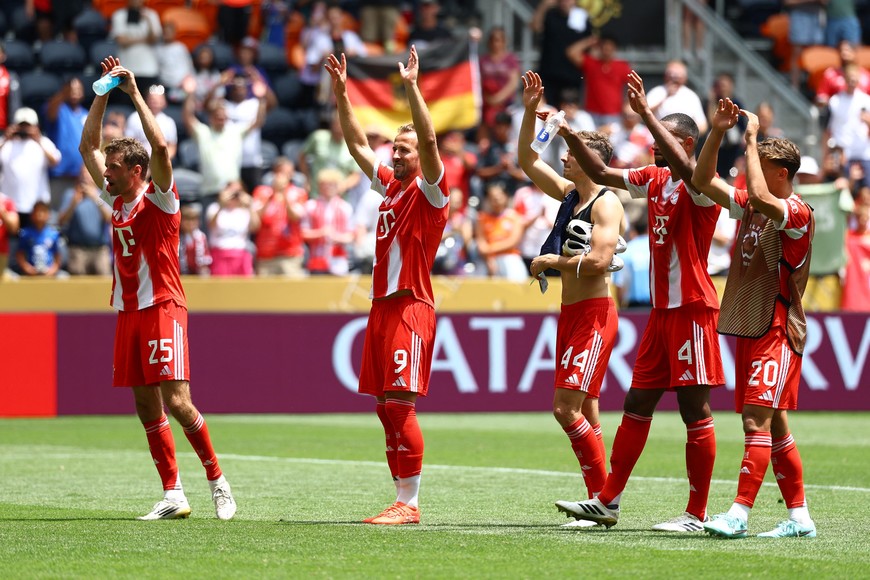 Soccer Football - Club World Cup - Group C - Bayern Munich v Auckland City - TQL Stadium, Cincinnati, Ohio, U.S. - June 15, 2025
Bayern Munich's Thomas Muller, Harry Kane, Jonathan Tah, Josip Stanisic and Tom Bischof celebrate after the match REUTERS/Kai Pfaffenbach