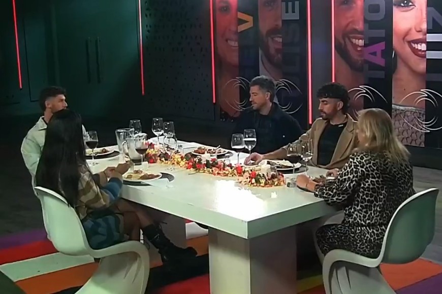 En la casa, en tanto, los nominados compartieron la cena.